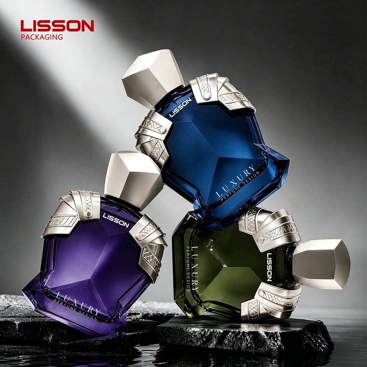 Come vengono realizzate le boccette di profumo in vetro personalizzate?